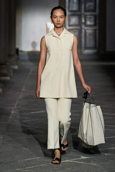 Look 48
